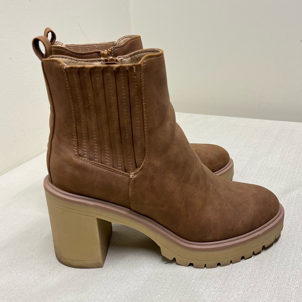 DV by Dolce Vita Tan Block  Chunky lugged Heel Ankle Boots